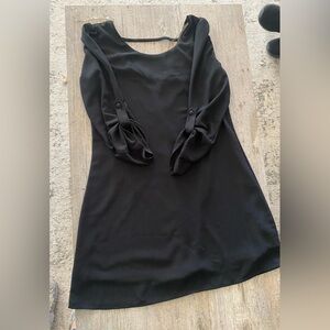 Adjustable sleeves with a V back